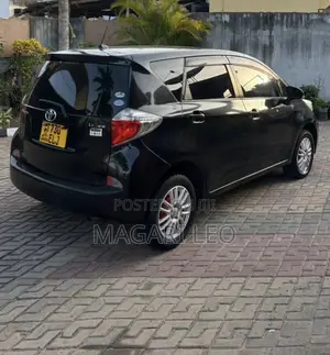 Toyota Ractis 2011 Black
