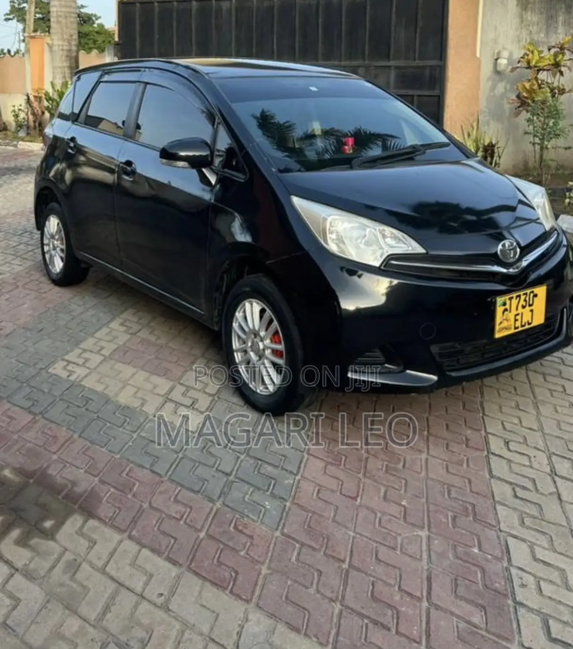 Toyota Ractis 2011 Black