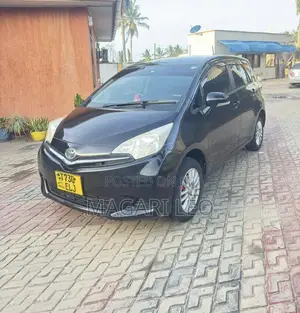 Toyota Ractis 2011 Black