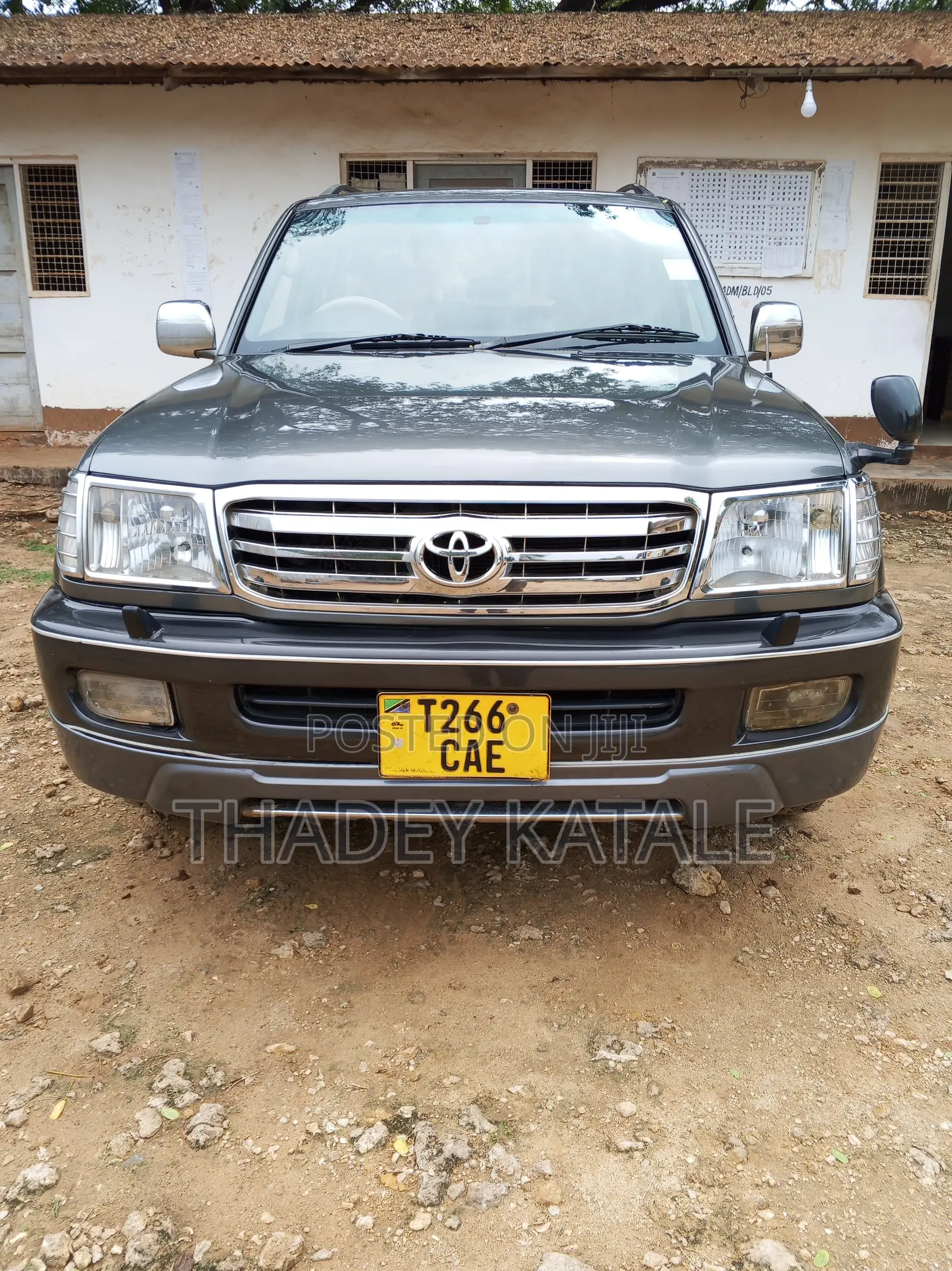 Toyota Land Cruiser 1999 Gray