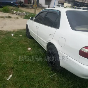 Toyota Corolla 1999 White