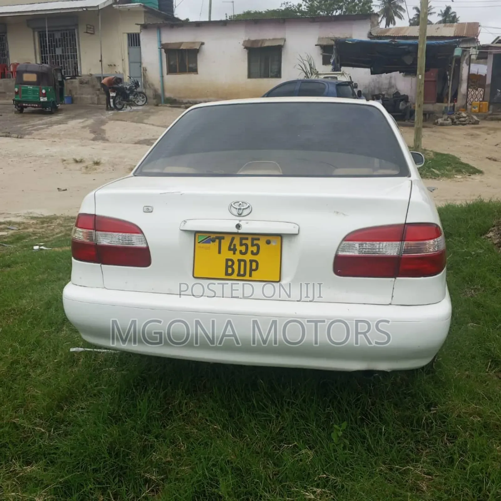 Toyota Corolla 1999 White