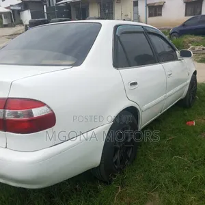 Toyota Corolla 1999 White