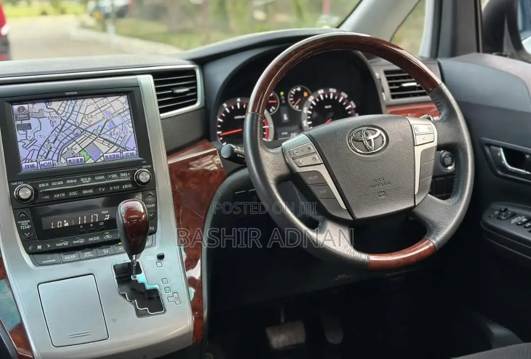 Toyota Vellfire 2009 Off white