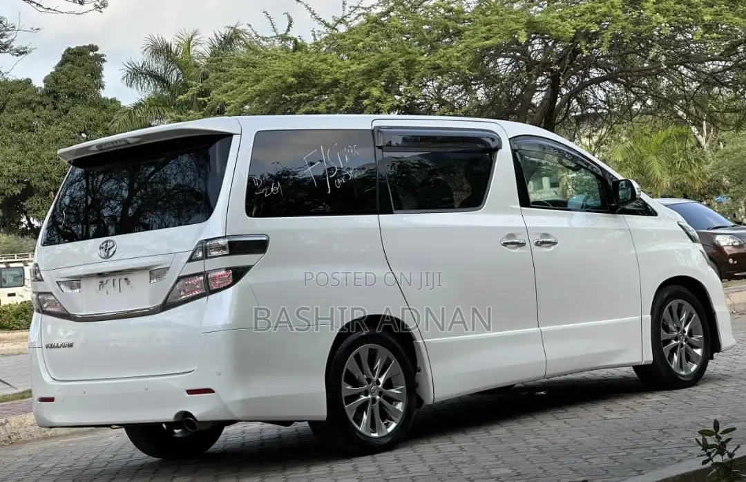 Toyota Vellfire 2009 Off white
