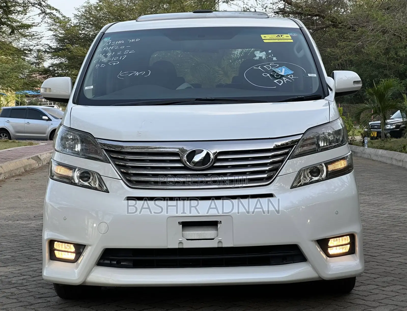 Toyota Vellfire 2009 Off white