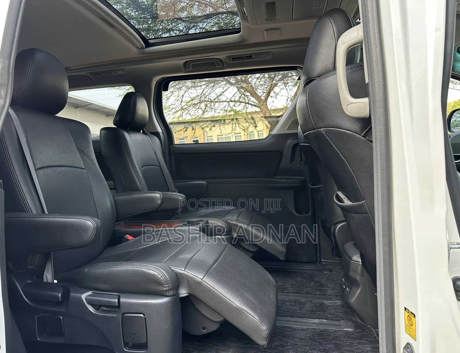Toyota Vellfire 2009 Off white