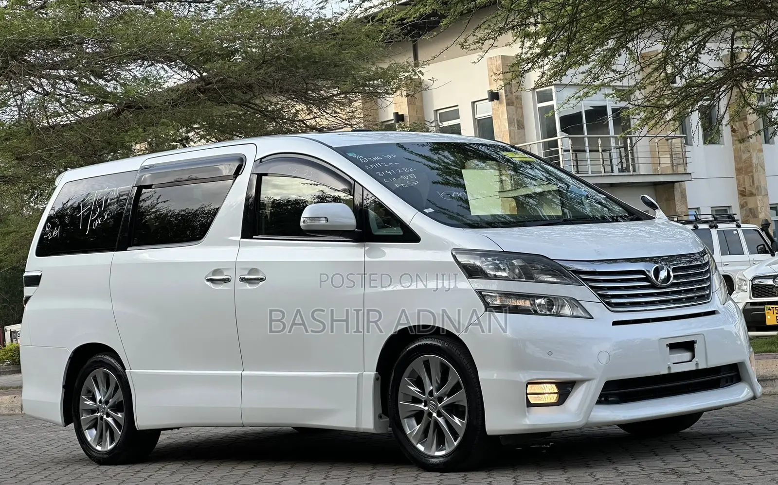 Toyota Vellfire 2009 Off white