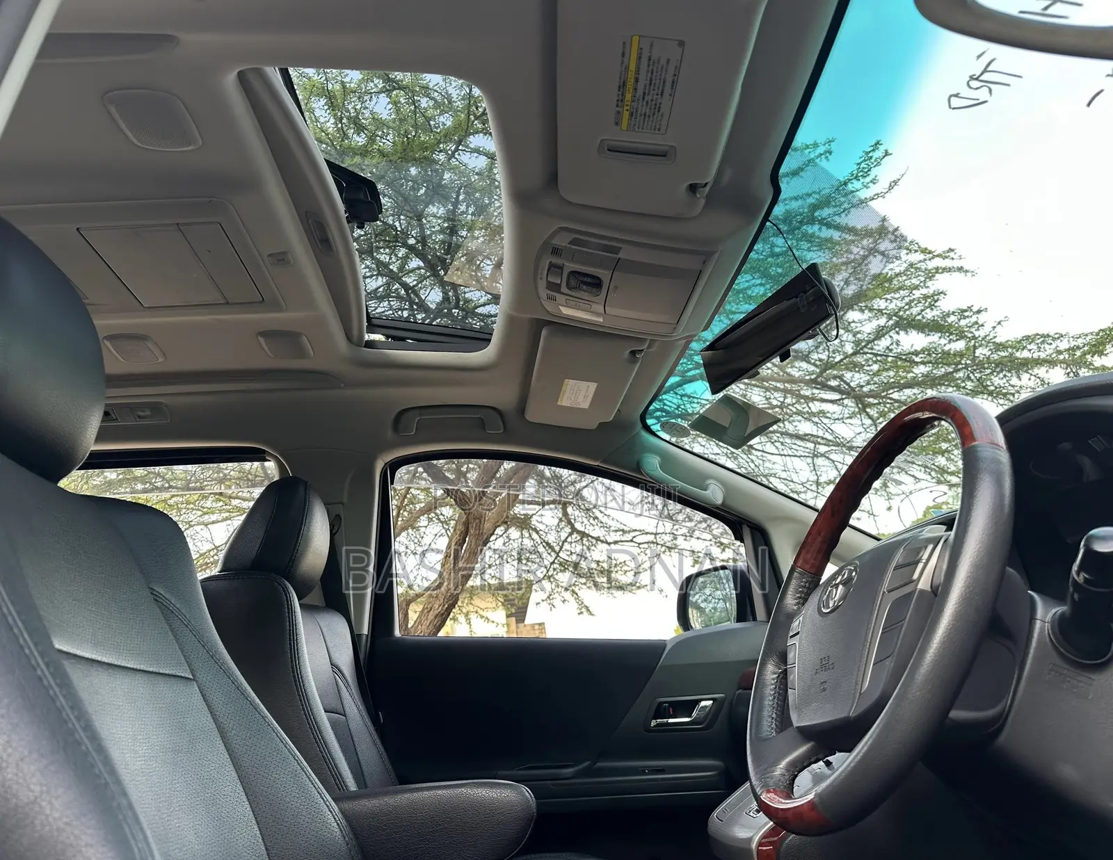 Toyota Vellfire 2009 Off white