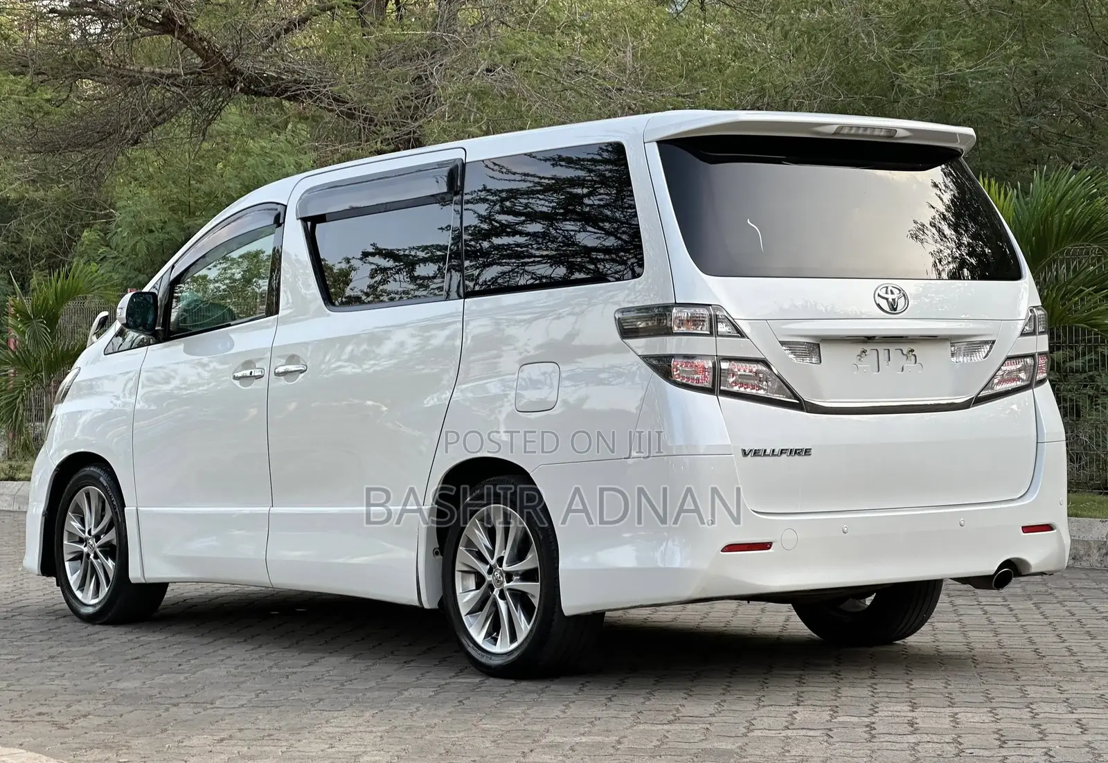 Toyota Vellfire 2009 Off white