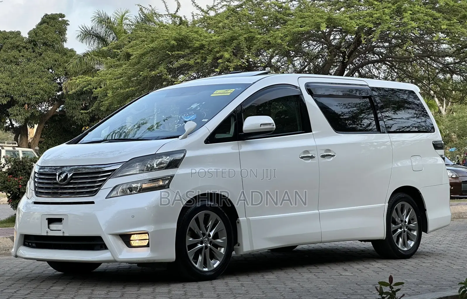Toyota Vellfire 2009 Off white