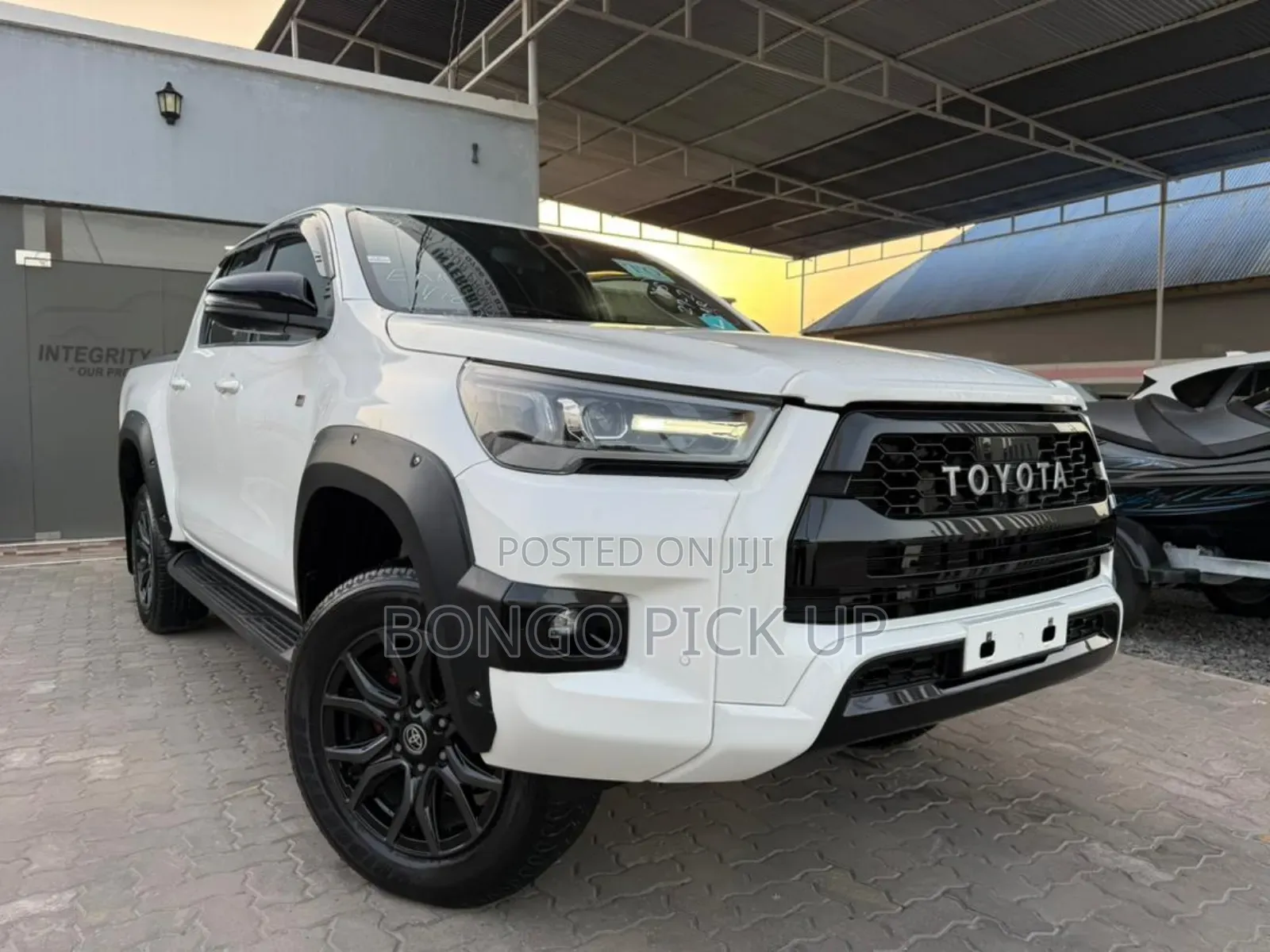 Toyota Hilux 2023 White