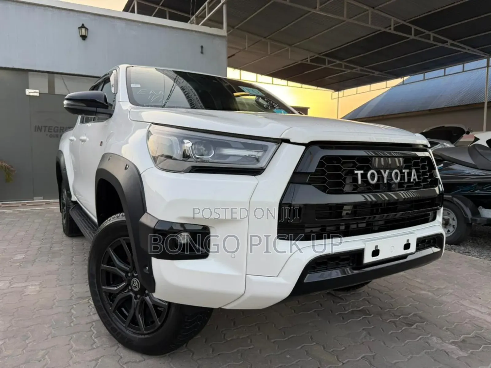 Toyota Hilux 2023 White