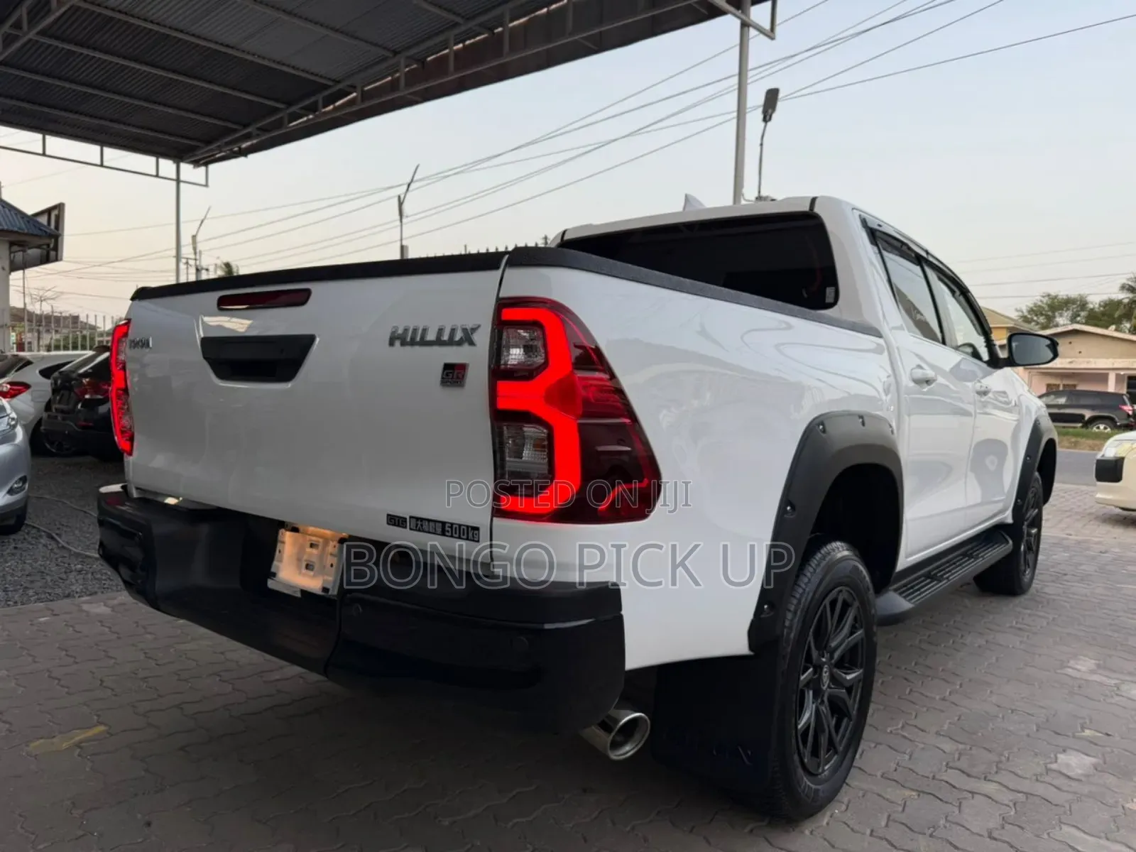 Toyota Hilux 2023 White