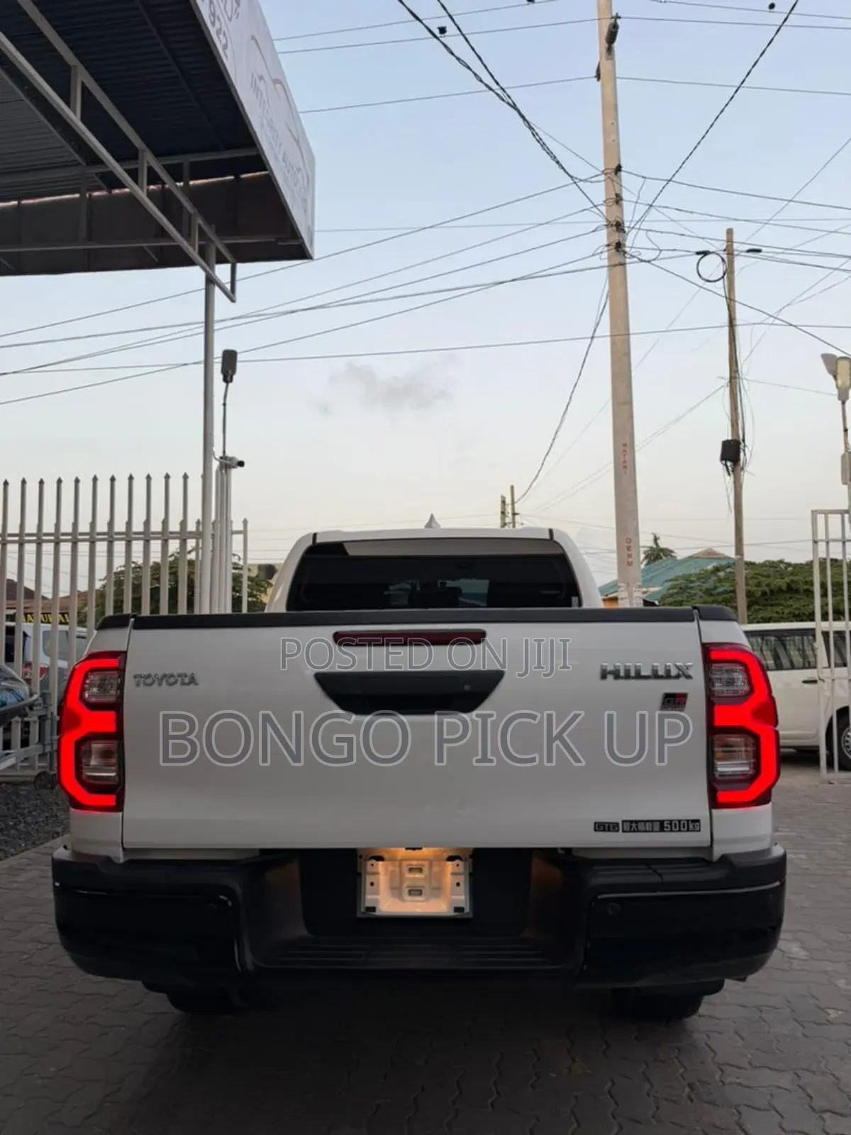 Toyota Hilux 2023 White