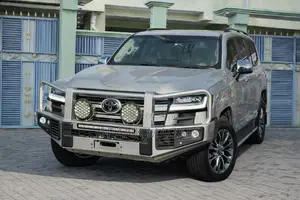 Toyota Land Cruiser LC300 2024 Silver