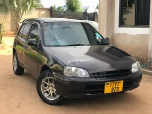 Toyota Starlet 2000 Black