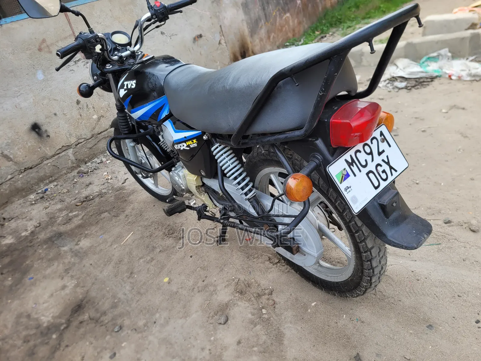 TVS HLX 125 2025 Black
