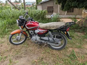 TVS HLX 125 2025 Red