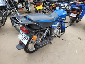 TVS HLX 125 2025 Blue