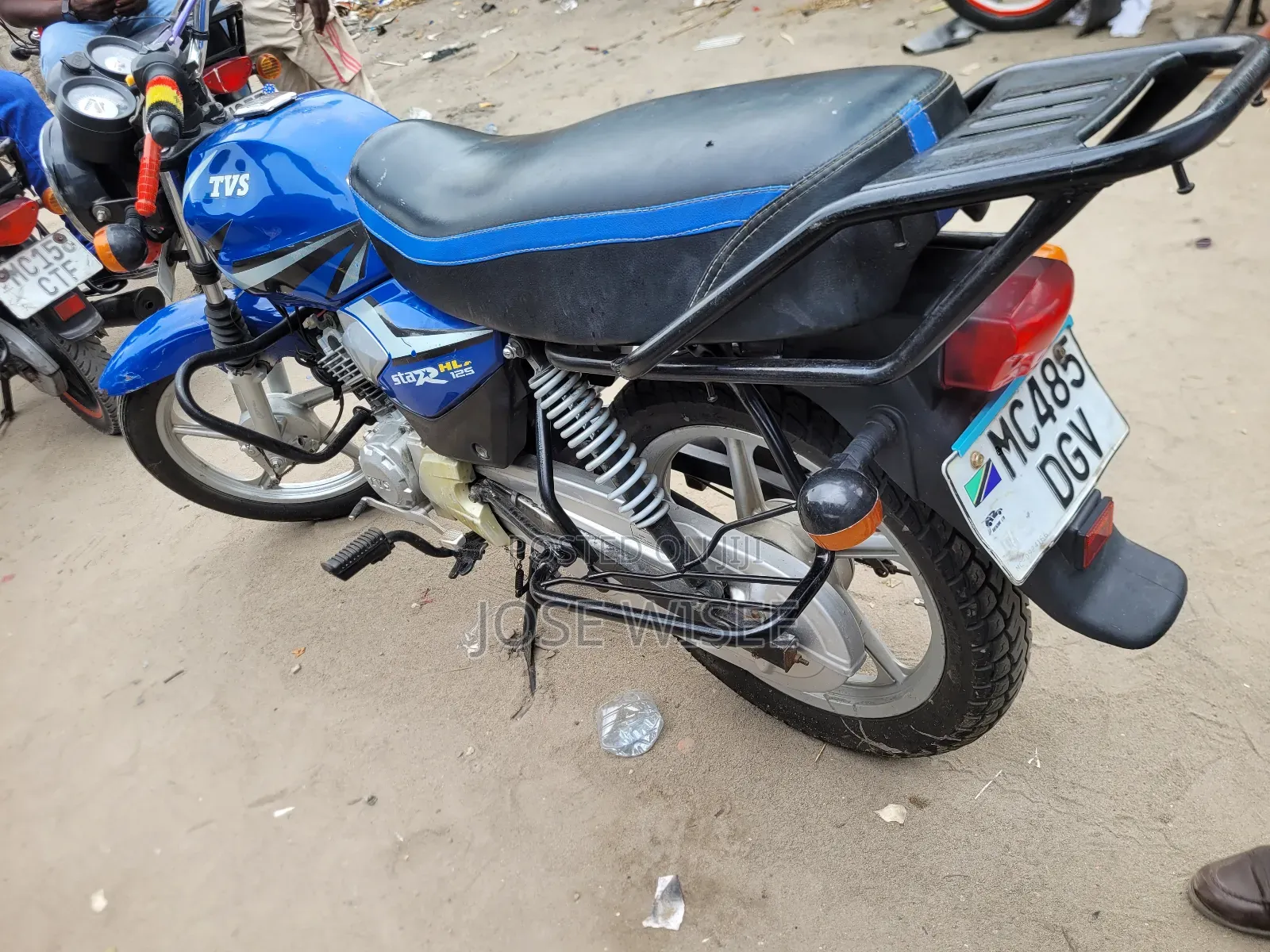 TVS HLX 125 2025 Blue