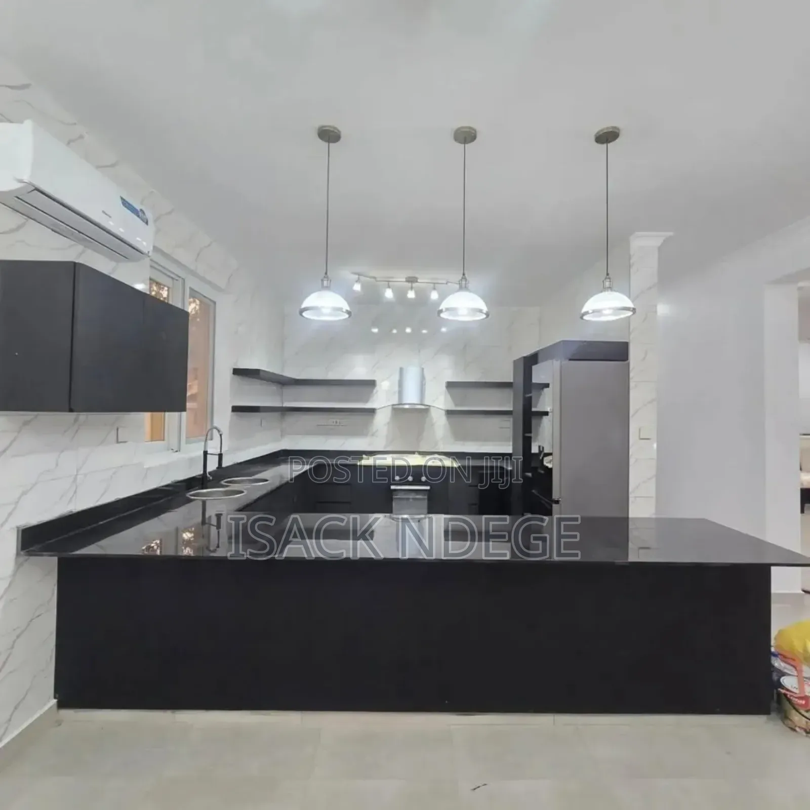 5bdrm Villa in Kawe for rent