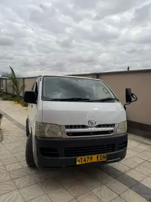 Toyota Quantum 2010 White