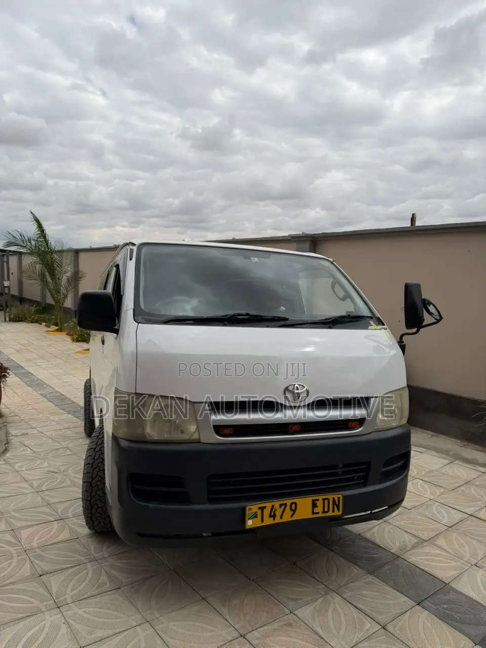 Toyota Quantum 2010 White