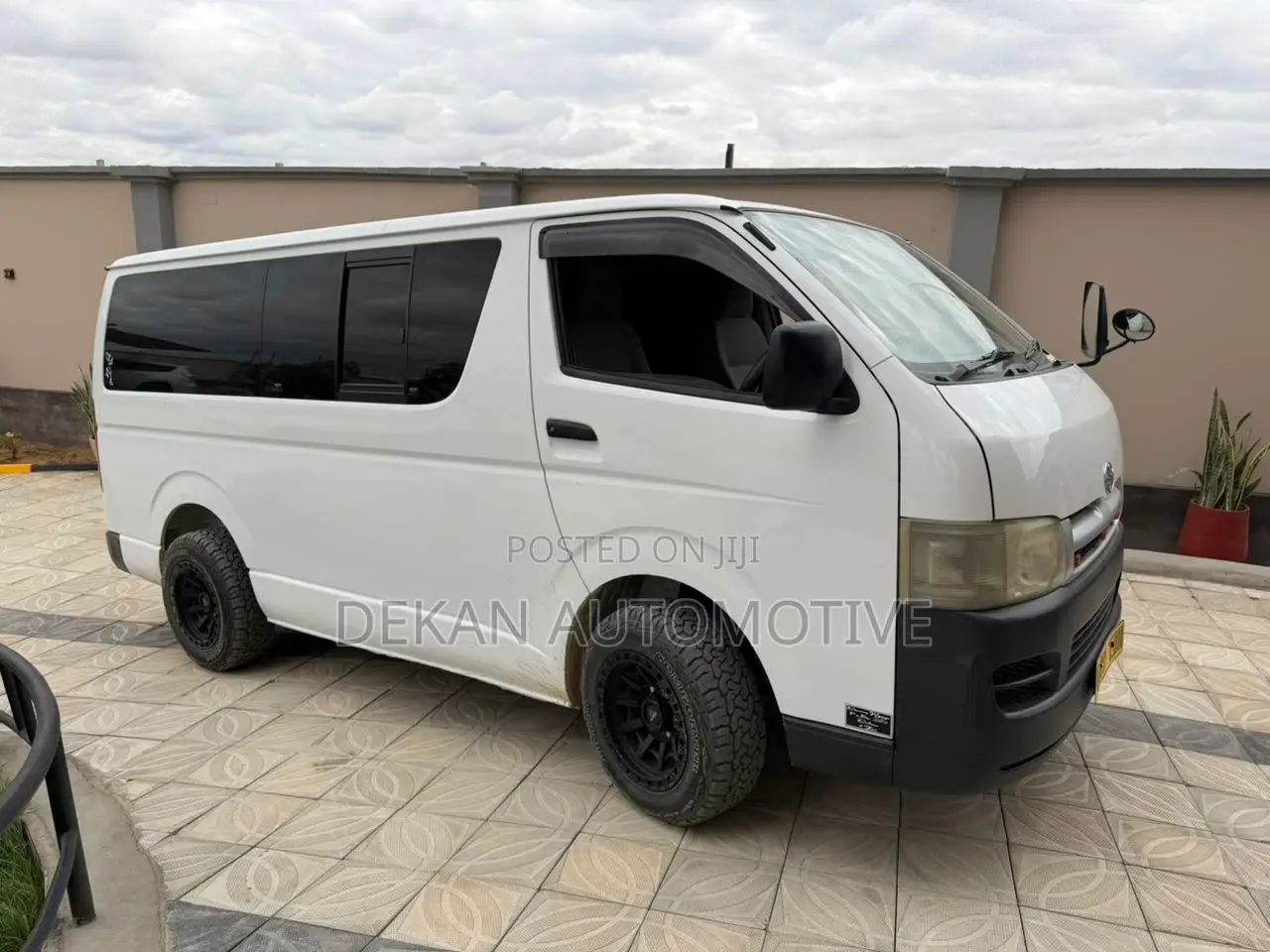 Toyota Quantum 2010 White