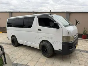 Toyota Quantum 2010 White
