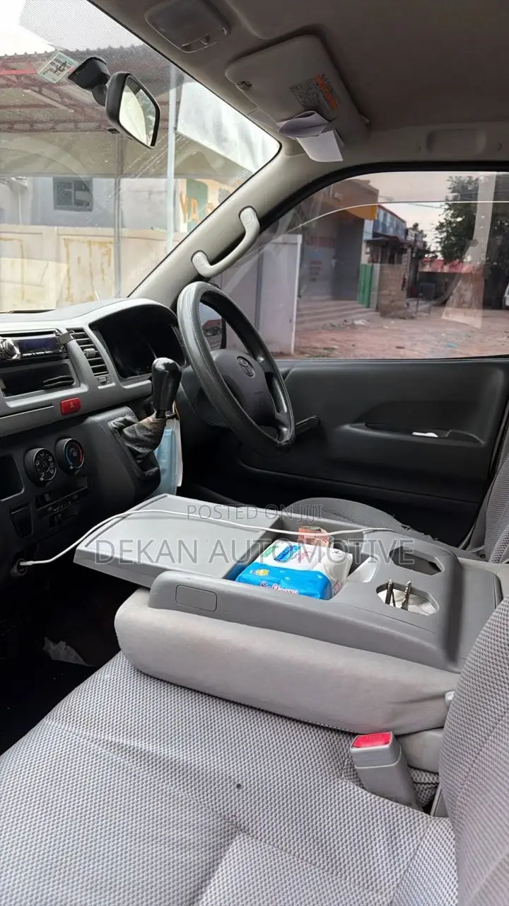 Toyota Quantum 2010 White