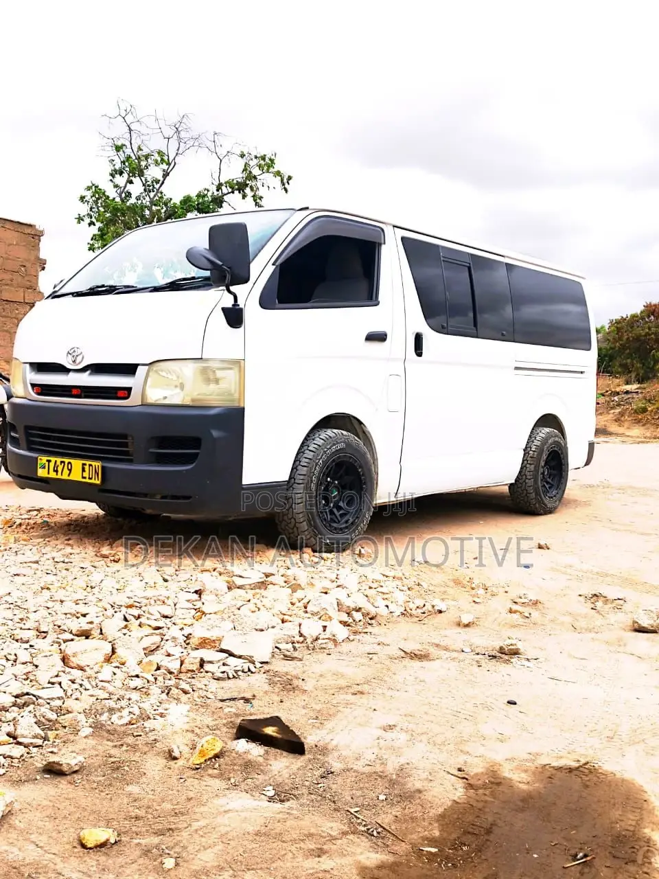 Toyota Quantum 2010 White
