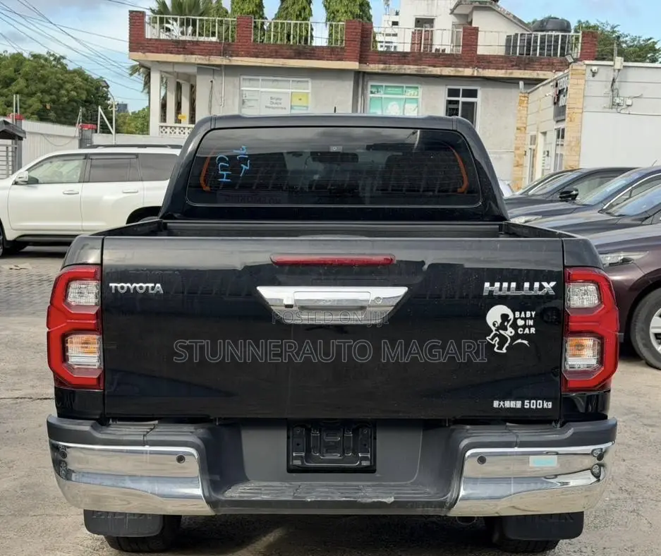 Toyota Hilux 2022 Matt Black