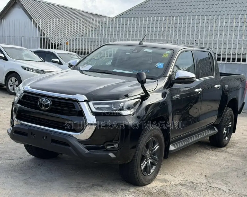 Toyota Hilux 2022 Matt Black