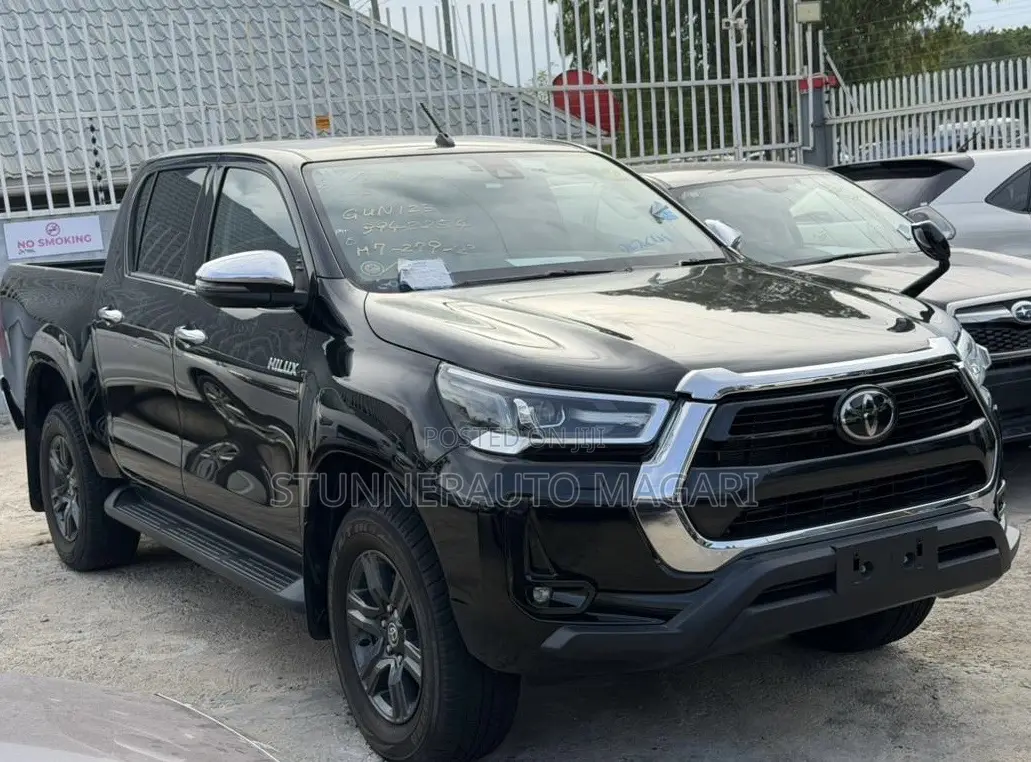 Toyota Hilux 2022 Matt Black