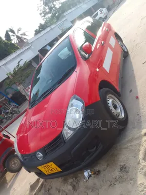 Nissan Advan 2013 Red