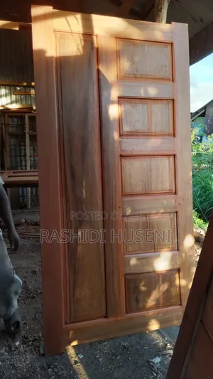 Milango Ya Mbao Ngumu