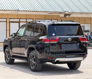Toyota Land Cruiser LC300 2023 Matt Black