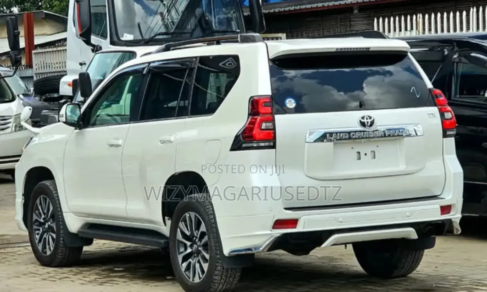 Toyota Land Cruiser Prado 2.8 2023 White