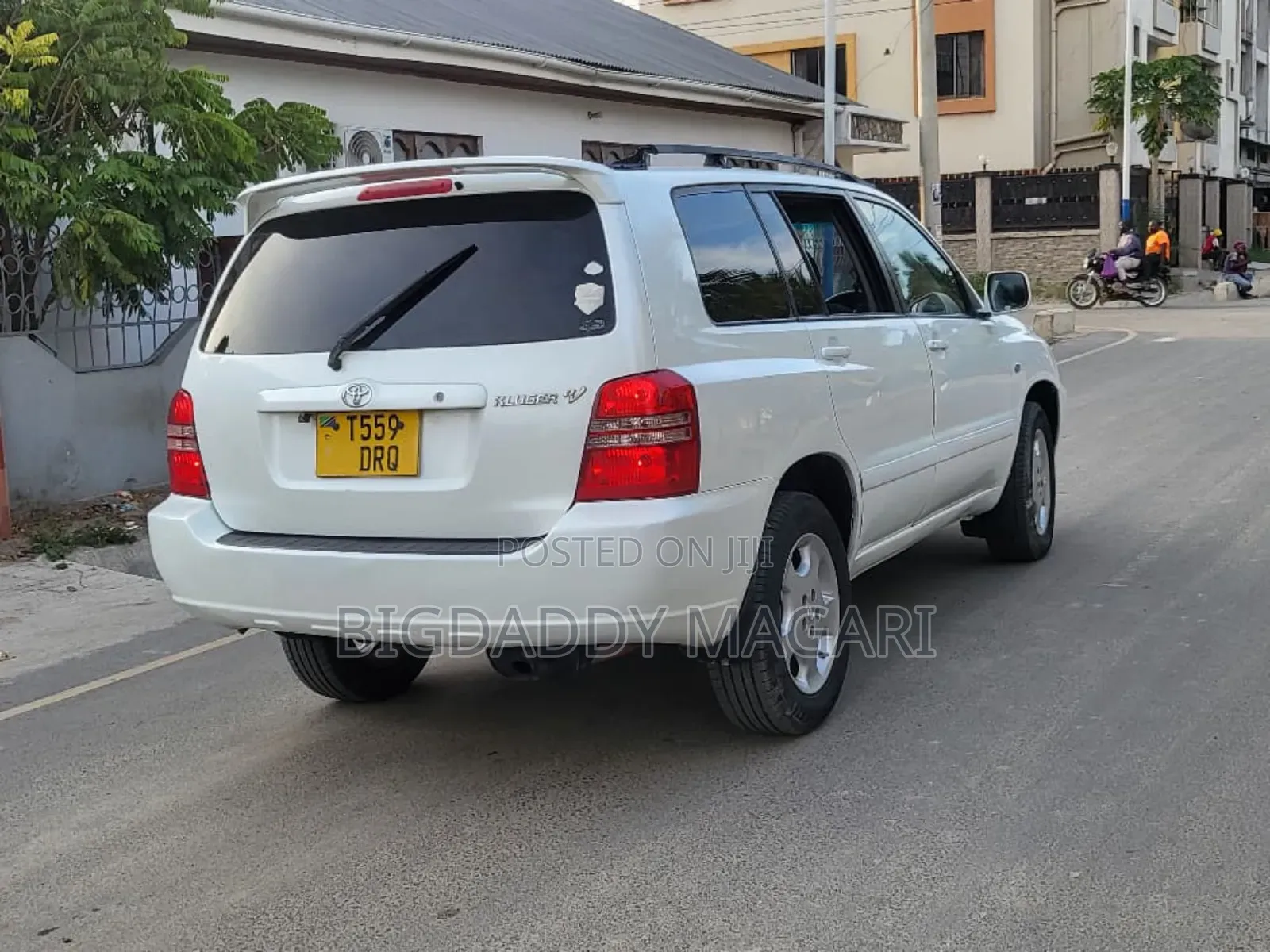 Toyota Kluger 2002 White