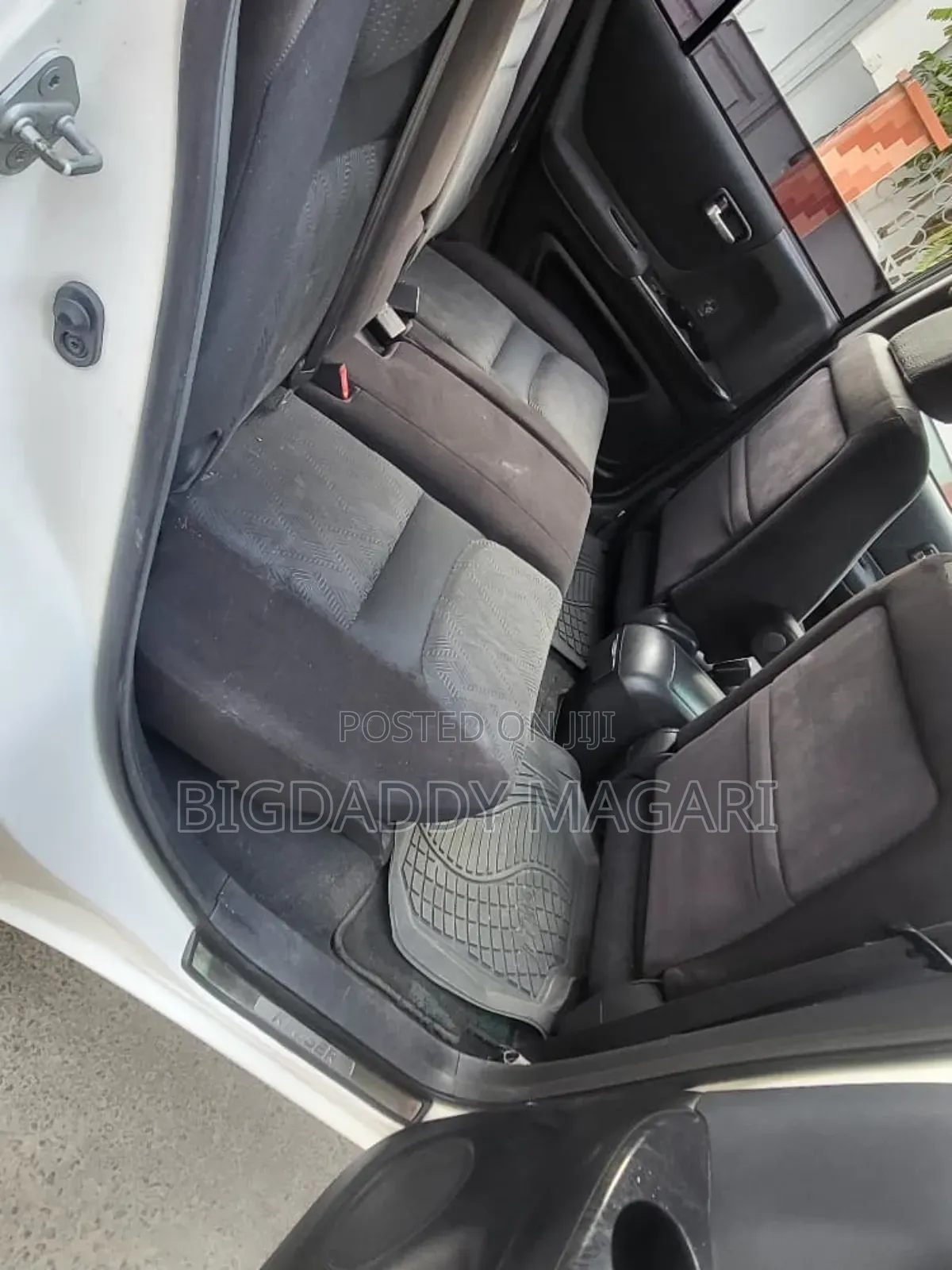 Toyota Kluger 2002 White