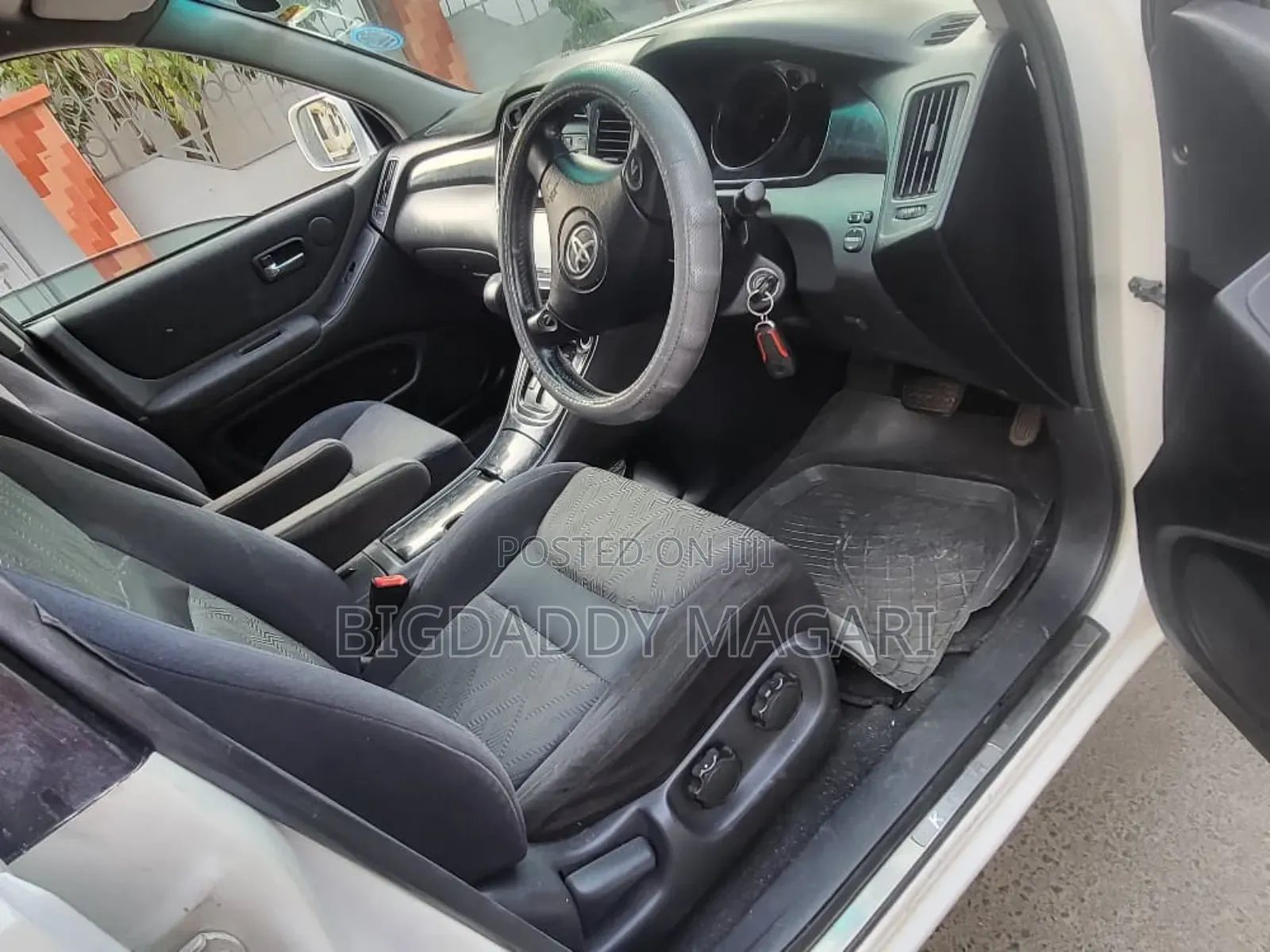 Toyota Kluger 2002 White