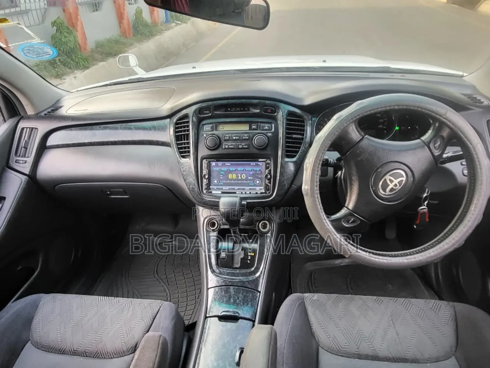 Toyota Kluger 2002 White
