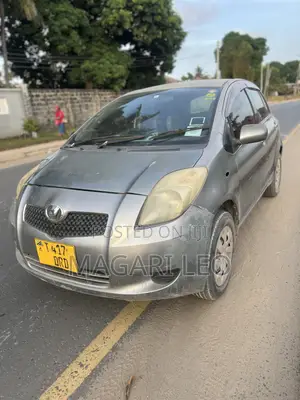 Toyota Vitz 2005 Gray