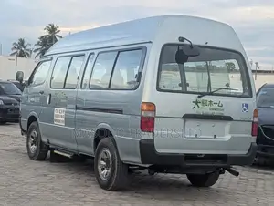 Toyota HiAce 2000 Blue