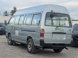 Toyota HiAce 2000 Blue