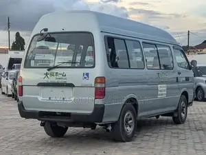 Toyota HiAce 2000 Blue