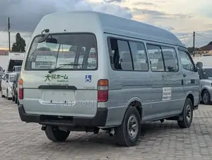 Toyota HiAce 2000 Blue