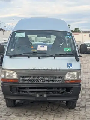 Toyota HiAce 2000 Blue