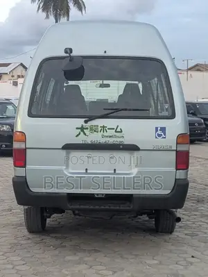 Toyota HiAce 2000 Blue
